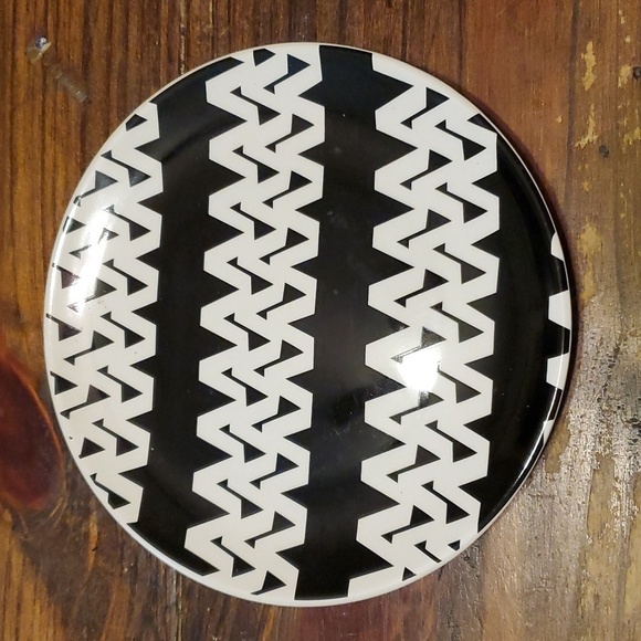 Nate Berkus Graphic Black and White Plates Set of 4 - Picture 2 of 6